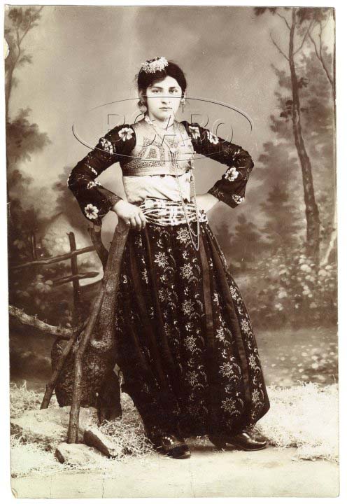 Ritratto di donna albanese